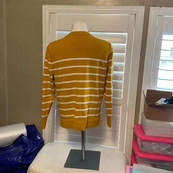 GAP Mustard and Cream Knit Sweater - Picture 3 of 6
